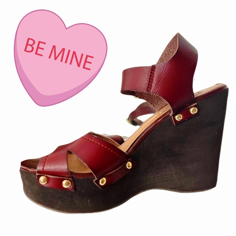 STEVE MADDEN Wynola Stud Accented Wedge Sandal Size 7